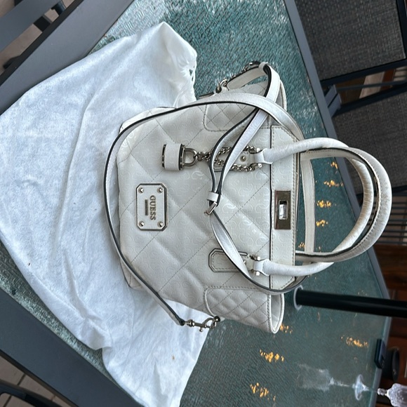 Guess satchel used but still in good shape - Picture 8 of 8